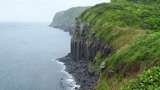 奇岩で出来た断崖