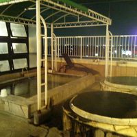 露天風呂、樽風呂は、昼は富士山、夜は夜景が見えます