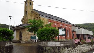 集落にひっそりと建つ教会