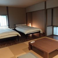 手前にリビングがあります