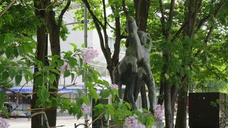 数ある像の中で終戦後初めて設置