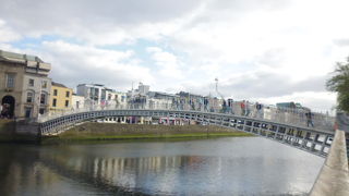 リフィ川に架かる橋