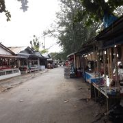 タイのプーケット島　(19)　ラワイ　シージプシー村（ラワイビーチ）のミニパイナップルが美味しい