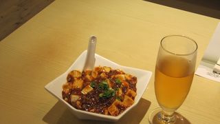 北京料理、上海料理、四川料理、杭州料理と4つの地方の料理が楽しめるという -2015-