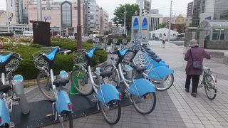 ライトブルーの車体が美しい、富山市のレンタル自転車