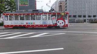 色んな車両で運行中。今回、ほぼ私の年齢と同い年の車両に乗りました（笑）。