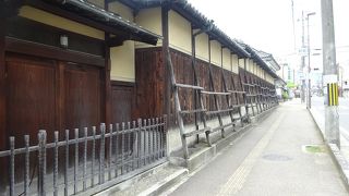 日本最古の商家とか