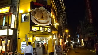 こってり系ラーメンです。迫力あります。