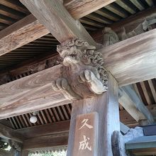 本成寺久成院の門の雲蝶の龍