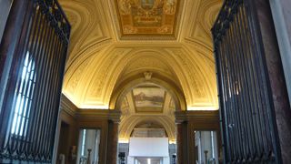 建物の美しさと作品に圧倒されました