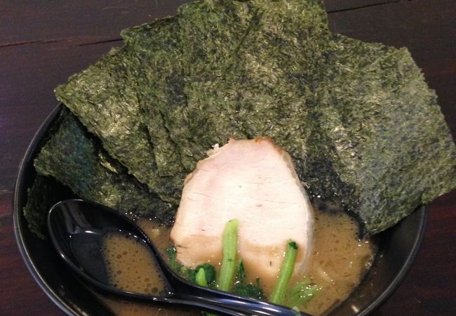 チェンマイの家系ラーメン。秀屋。