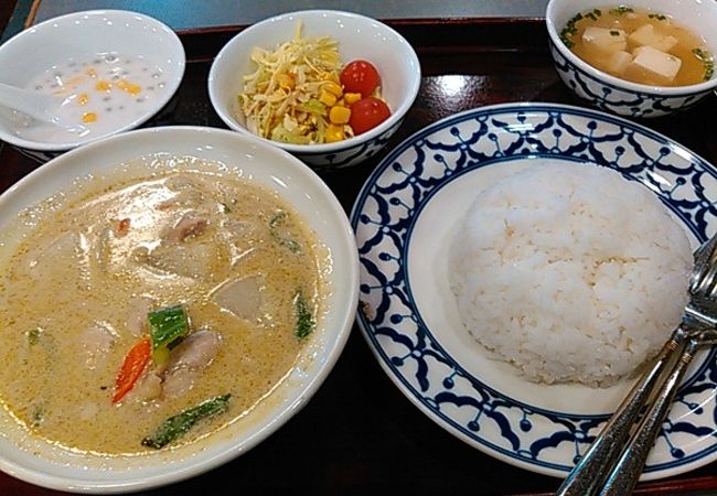 池袋で820円で選べるタイ料理ランチ定食