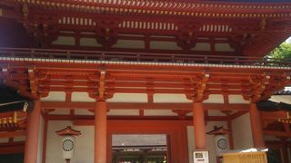 奈良公園の奥にあります