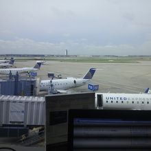 Terminal2のラウンジから撮りました。