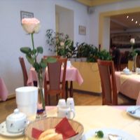 朝食は2階のレストランで