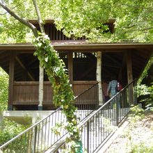 遊歩道にある東屋