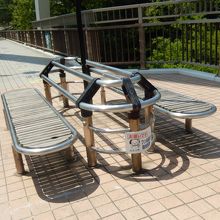 はねたき橋にあるベンチ