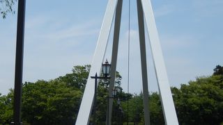 高津戸峡に架かる人道橋