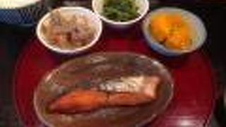 内野家 キッチン にぎわい亭