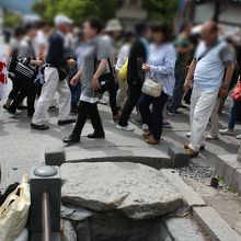 多分手前の石ですね