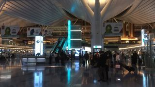 手荷物を預ける際にアルコールの申告を！