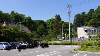 市街地と遠くの山々の眺望が良い