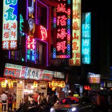 ごく限られた一部だけこの様に「ネオン」キンキンです（笑）