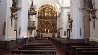 レコータ墓地の隣にある聖堂