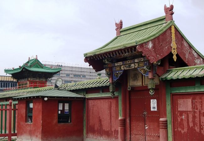 見応えある寺院建築と装飾展示