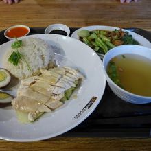 蒸し鶏のチキンライス（小）うんまい！