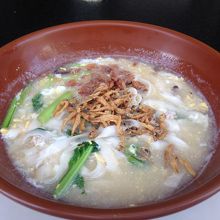 ２日目に食べた板麺。卵とじのきしめん？悪くない。