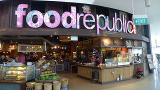 便利なフードコート