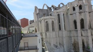 崩壊したゴシック様式の教会・・・