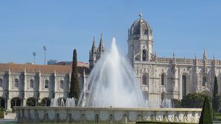 大噴水を中心とした庭園・・・