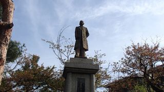 あわら温泉の中心で、花見スポットにもなっています