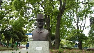 横浜の近の街づくりに貢献した人物