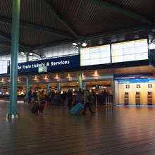 スキポール駅の切符売り場
