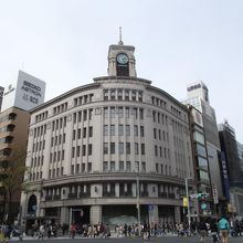 時計台も良く見える正面