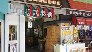 昭和な雰囲気漂い、大人が喜びそうな居酒屋街