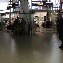 小さい空港なので場所はわかりやすいです