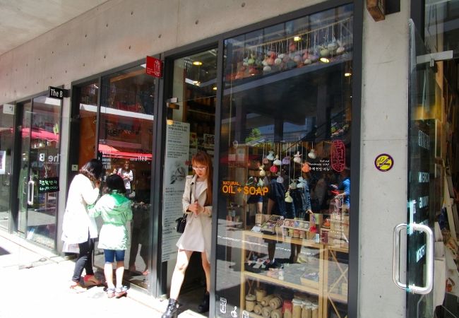 古斎　コウンジェ　サムジキル1階