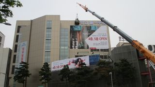 第一平和市場 　東大門歴史公園　イベントホールの向かいにあります