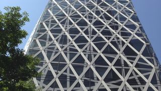 異色を放つ襷柄