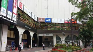 カジュアルな専門店が充実