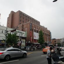 ハミルトンホテル　この１階にあります