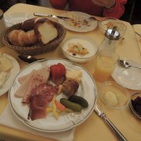 朝食バイキングです