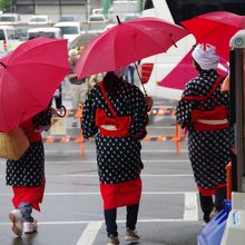 近くに居た茶娘達、これは反射炉とは関係なさそう