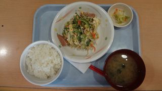 沖縄料理を食べれる大衆食堂