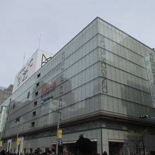 銀座三丁目交差点からの眺め