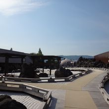 ここを裸で歩きます